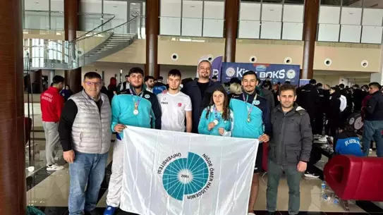 Niğde Ömer Halisdemir Üniversitesi Kick Boks Takımı Türkiye Şampiyonası'nda Altın ve Gümüş Madalya Kazandı