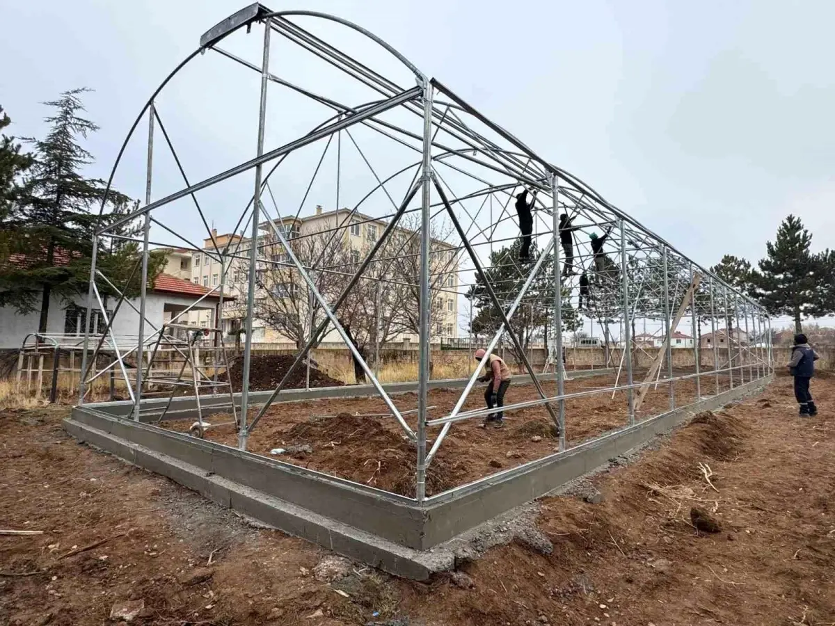 Kayseri Büyükşehir Belediyesi'nden Akıllı Sera Projesi: 460 Bin TL'lik Tam Otomasyonlu Tarım Tesisi Açıldı