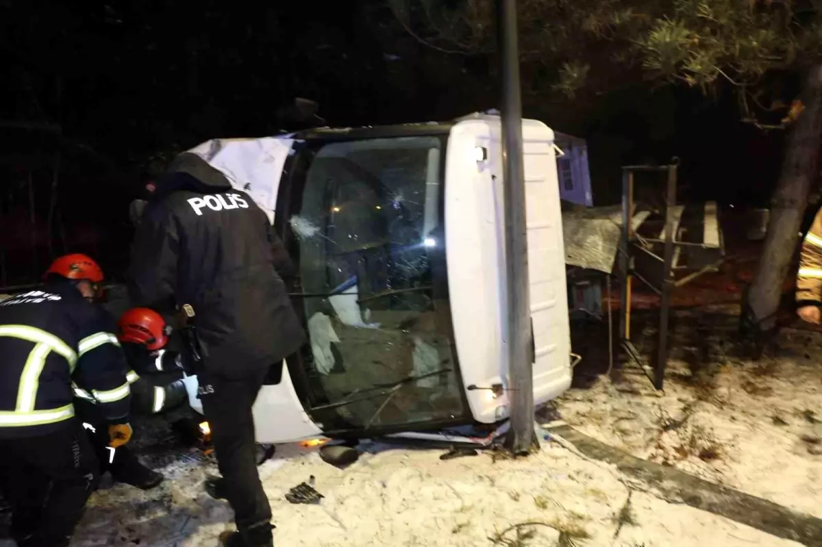 Nevşehir’de Alkollü ve Ehliyetsiz Sürücünün Çarptığı Kazada 4 Yaralı