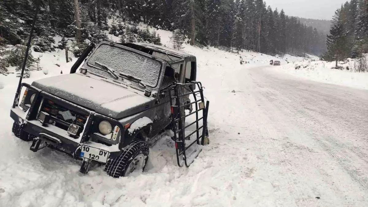 Bilecik’te Buzlu Yol Felaketi: Bozüyük’te Takla Atan Araç Sürücüsü Hafif Yaralandı