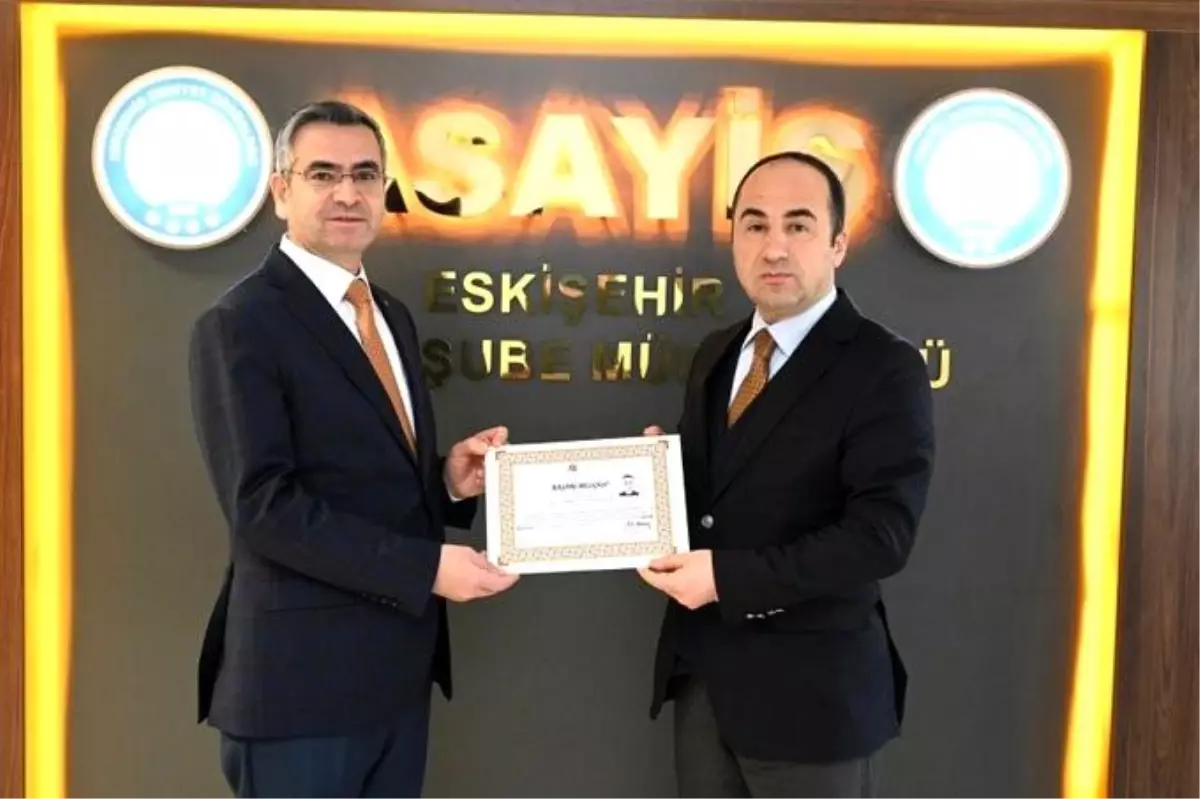 Eskişehir Emniyet Müdürü Yılmaz, Başarılı Polis Memurlarına Ödül Dağıttı