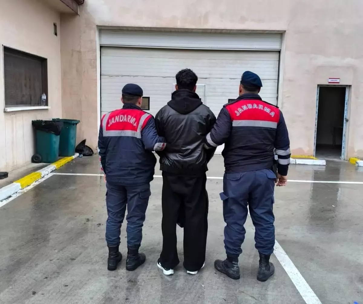 Gaziantep'te 12 Yıllık Hapis Cezasıyla Aranan Şüpheliler Jandarmanın Hızlı Operasyonunda Yakalandı