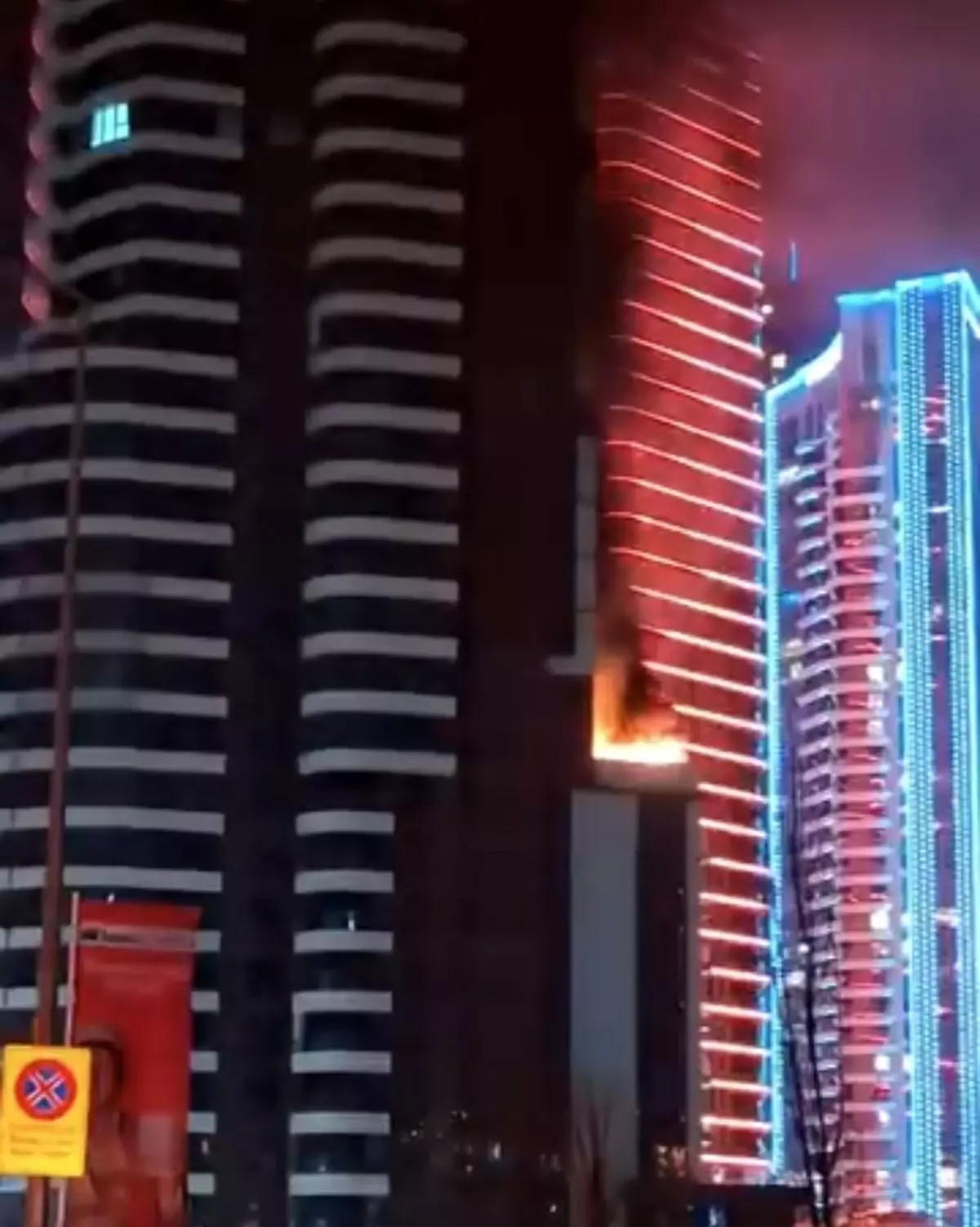 İzmir Konak'ta Lüks Bina Yangını Kontrol Altına Alındı