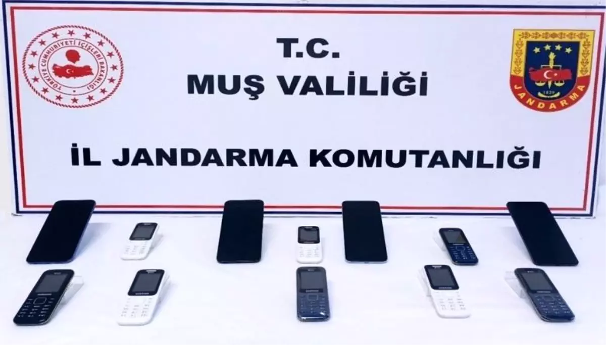 Muş'ta Jandarma, Kargo Yoluyla Gelen 12 Kaçak Cep Telefonunu Ele Geçirdi