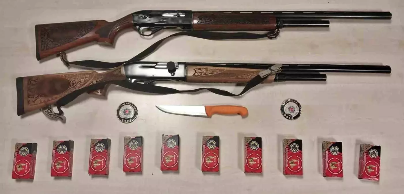 Afyonkarahisar’da Bıçak Taşıyan 22 Kişiye Toplam 81.510 TL Ceza Kesildi