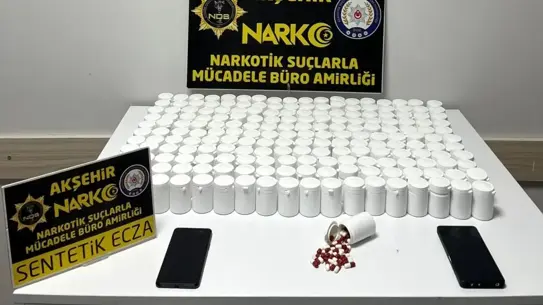 Konya’nın Akşehir İlçesinde Büyük Uyuşturucu Operasyonu: 10.550 Hap Ele Geçirildi, 2 Kişi Tutuklandı