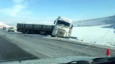 Batman-Hasankeyf Karayolu’nda Buzlu Havada Zincirleme Kaza