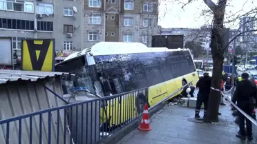 Esenler'de IETT Otobüsü Kontrolünü Kaybederek Otoparka Girdi