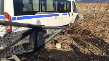 Yalvaç’ta Hafif Ticari Araç Kontrolden Çıkarak Bahçe Evine Çarptı: 1 Yaralı