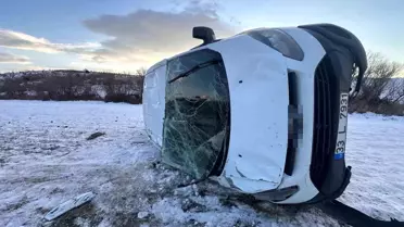 Tekerleği patlayan minibüs