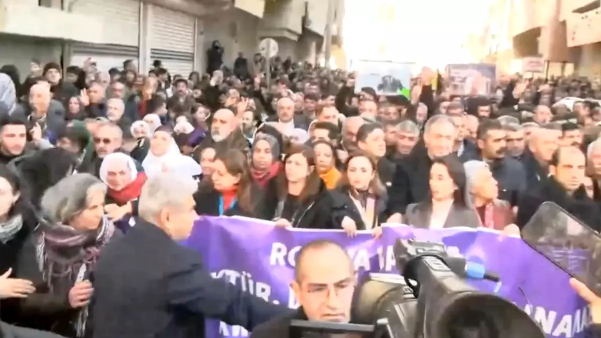 DEM Parti, Suriye'deki Kürt Güçleriyle Görüşmelerin Barış Sürecine Katkısını Vurguladı