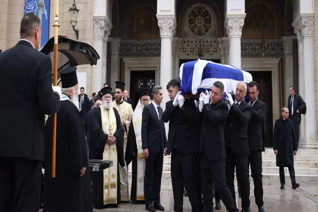 Prenses Irini'nin farklı ülkelerdeki fotoğrafları