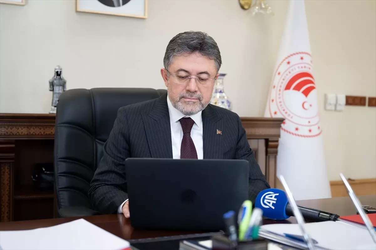 Bakan Yumaklı, AA’nın “Yılın Kareleri” Oylamasına Katıldı: Fotoğraflar ve Değerlendirmeler