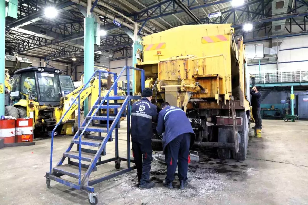 Kocaeli Belediyesi İş Makinelerini Kışa Hazırlıyor: Atölyede Dijital Bakım