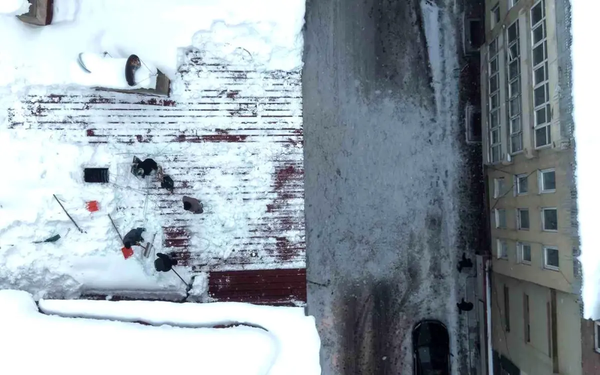 Muş'ta Kar Yağışı Sonrası Çatı Temizleme Çalışmaları ve Ekonomik Etkileri