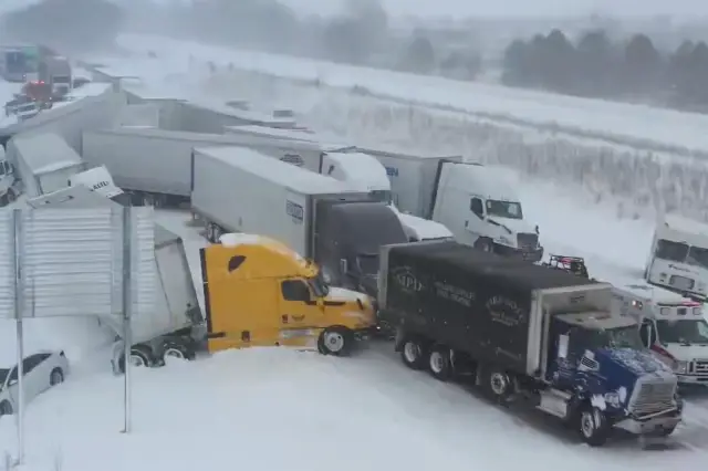 Kaza sonrası donmuş otoban