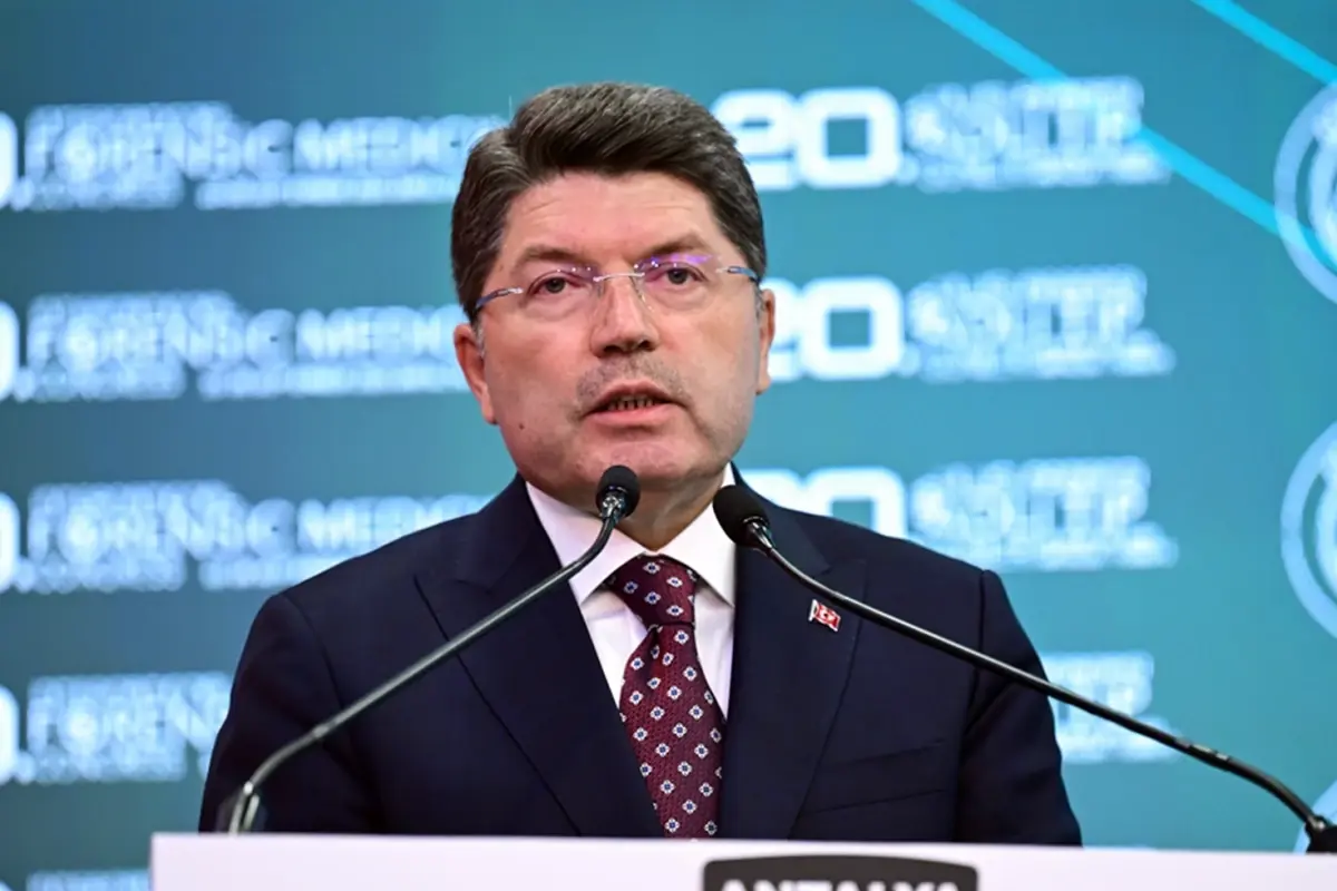 Adalet Bakanı Yılmaz Tunç'tan Bayrak Saldırısına Yönelik Savcılık Soruşturması Açıklaması