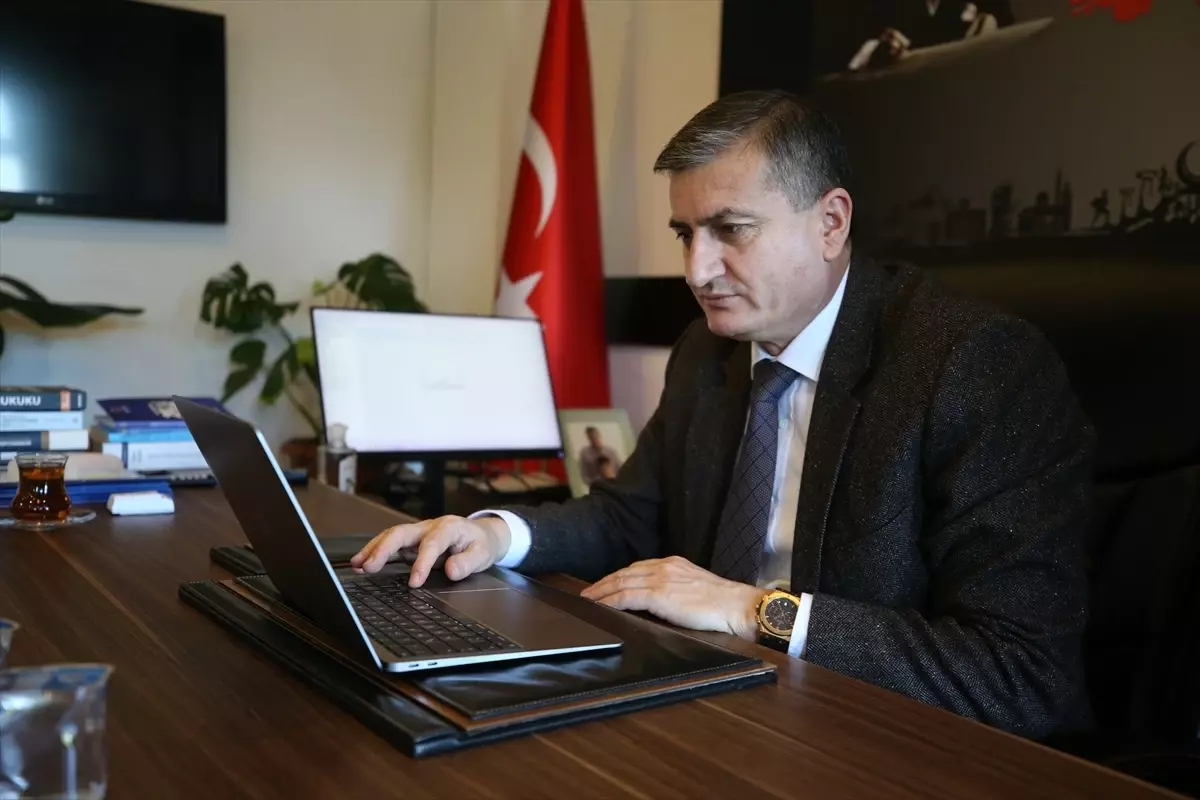 Balıkesir Başsavcısı Akın, 2025 Yılın Kareleri Oylamasında Fotoğrafları İnceledi