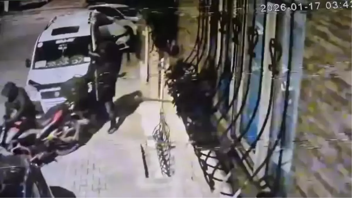 Esenyurt’ta Gece Yarısı Motosiklet Hırsızlığı Görüntülendi