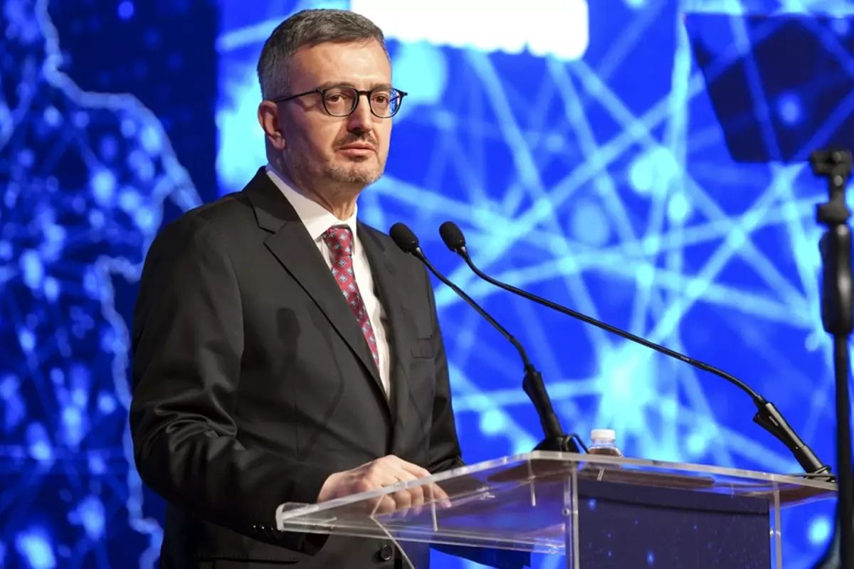 İletişim Başkanı Duran'dan Türk Bayrağına Yönelik Sınır Saldırısına Keskin Tepki