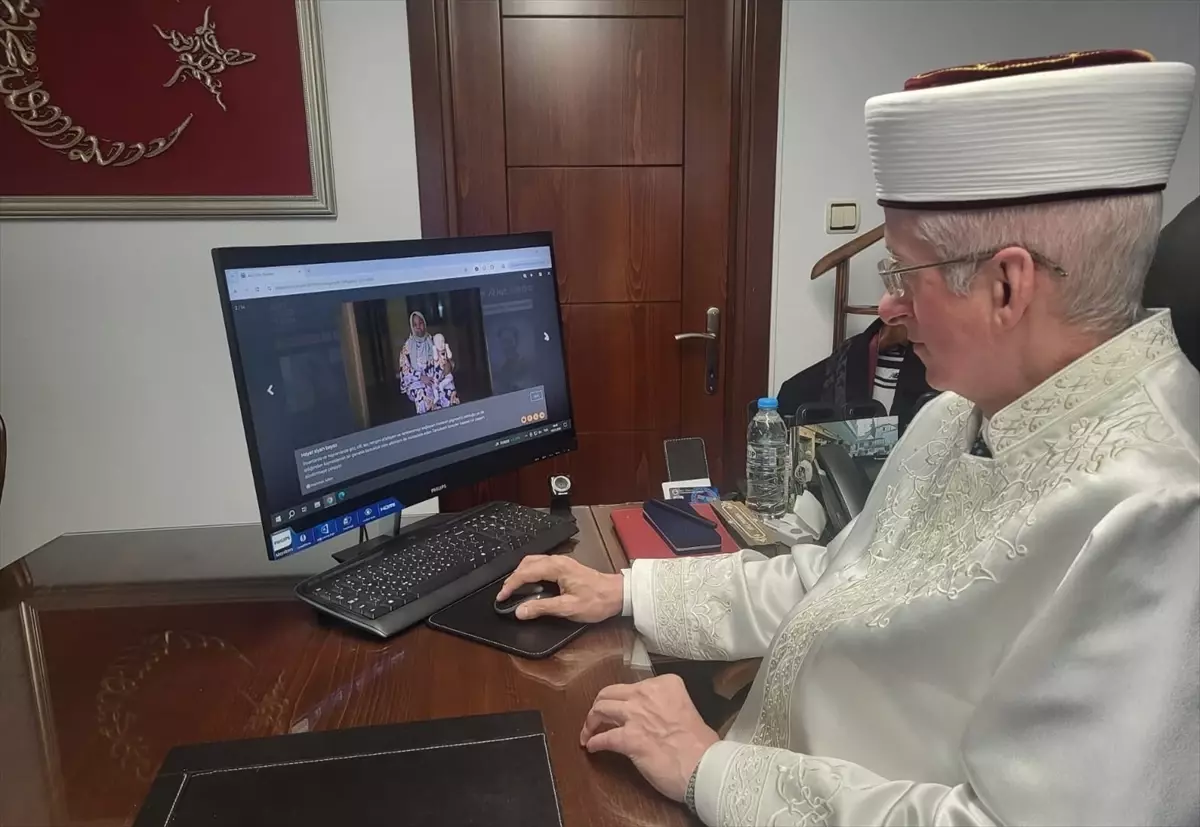 İskeçe Müftüsü Trampa, AA’nın 2025 Yılın Kareleri Oylamasında Seçkin Fotoğrafları Değerlendirdi