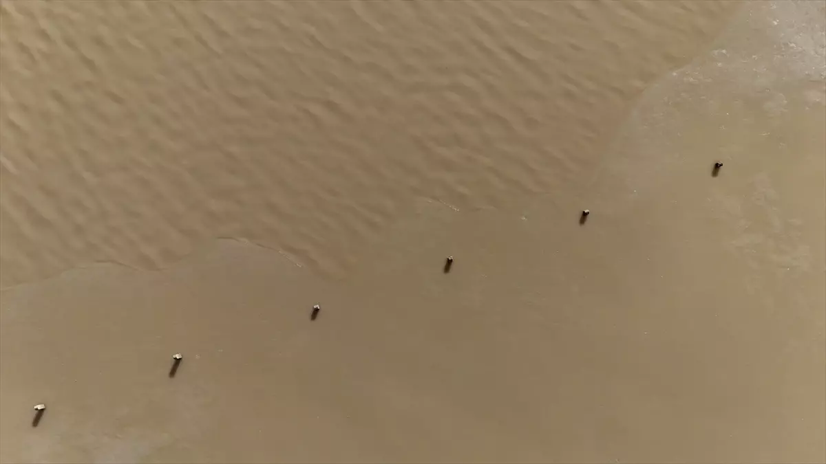 Kırklareli'de Şiddetli Buzlanma: Karahıdır Göleti Dondu