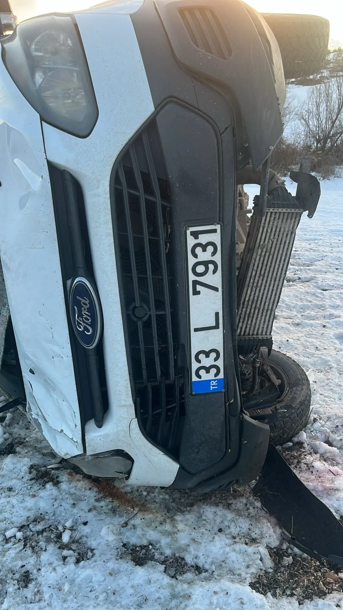 Adıyaman Gölbaşı'nda Lastik Patlaması Nedeniyle Minibüs Devrildi, 4 Yaralı