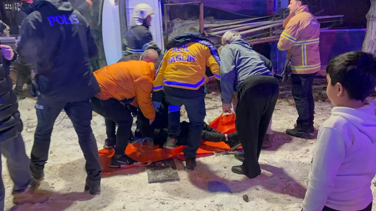 Nevşehir'de Kamyonet Çarpması: 4 Yaralı, Soruşturma Başlatıldı