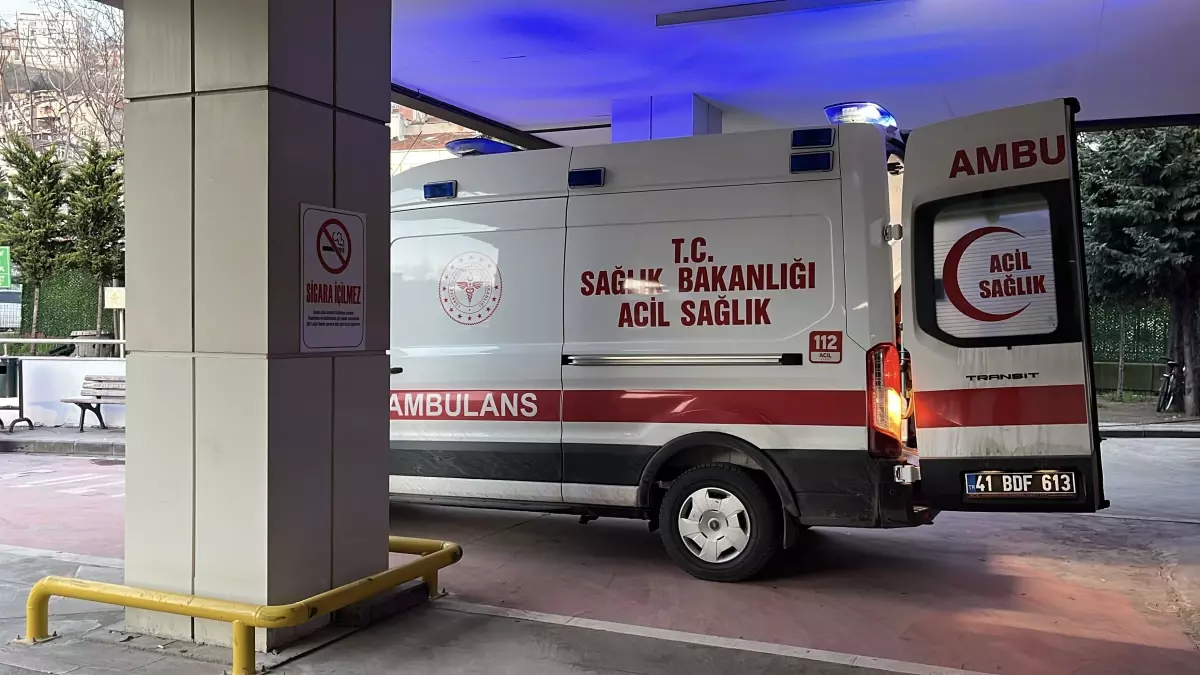 İzmit Otoparkında Şakalaşma Kanlı Bitti: Arkadaşından Bıçaklanan Genç Hayatını Kaybetti
