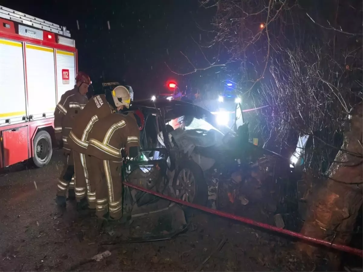 İnegöl’de Alkol Etkisi Altındaki Sürücü Nedeniyle Çarpışma: İki Genç Hayatını Kaybetti