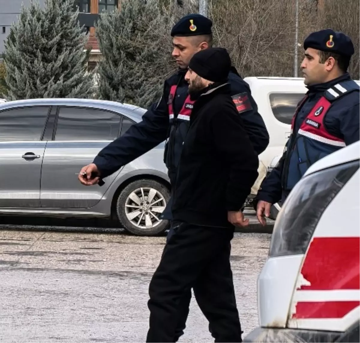 İnegöl Tekel Bayisine Silahlı Saldırı: İki Kişi Yaralandı