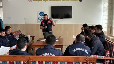 Eğitim sırasında jandarma personeline sunulan görseller