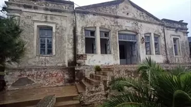 Restorasyon sırasında Cumalı İlkokulu iç mekanı