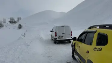 Çığ sonrası temizlik ekipleri çalışıyor