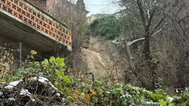 Heyelan sonrası hasarlı evin dış görünüşü