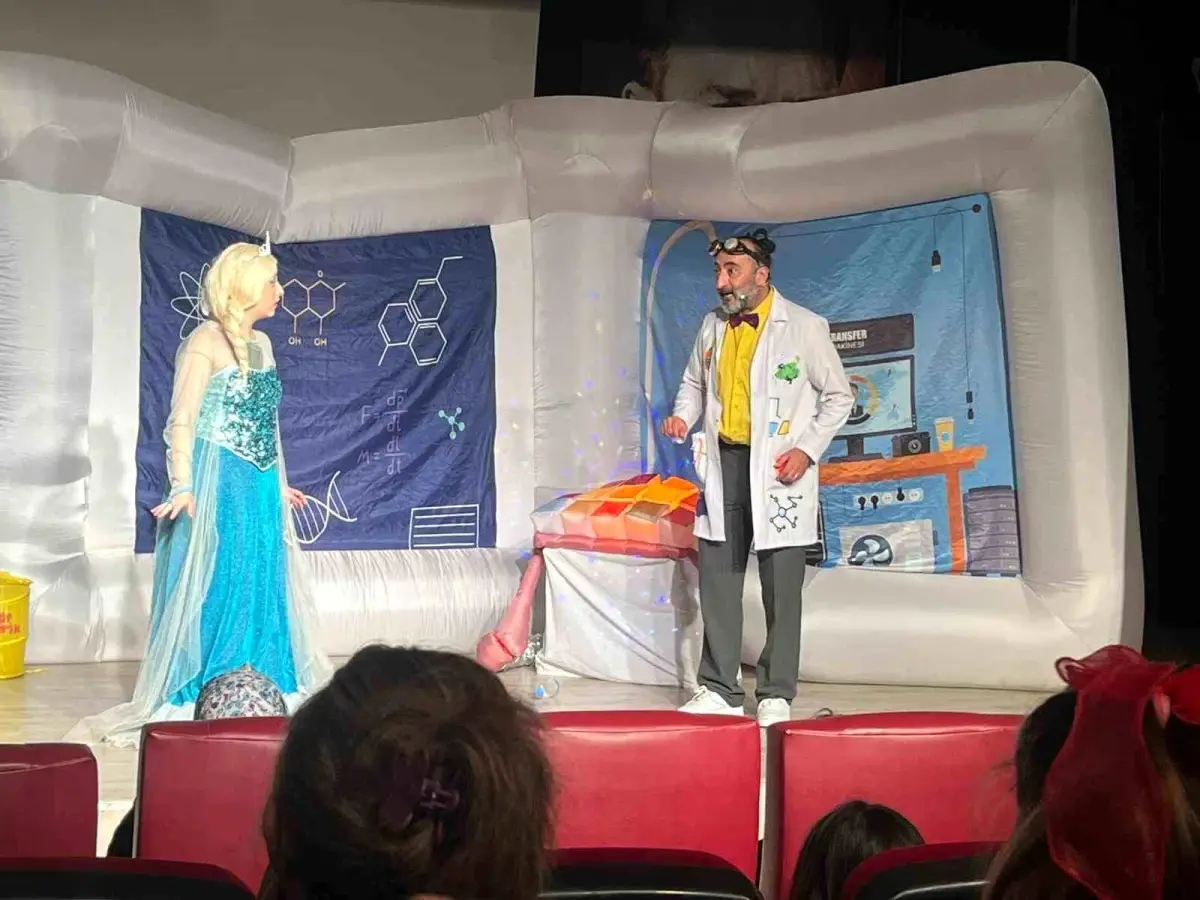 Anka Çocuk Tiyatrosu'ndan Teknoloji Bağımlılığına Karşı Eğlenceli Sahne Şovu