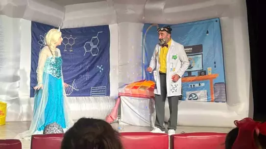 Anka Çocuk Tiyatrosu'ndan Teknoloji Bağımlılığına Karşı Eğlenceli Sahne Şovu