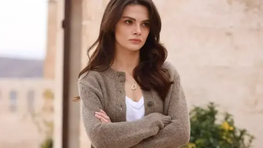 Sinem Ünsal, annesinin doğum gününü kutladı; anne‑kız benzerliği sosyal medyada yorum yağmuruna tutuldu