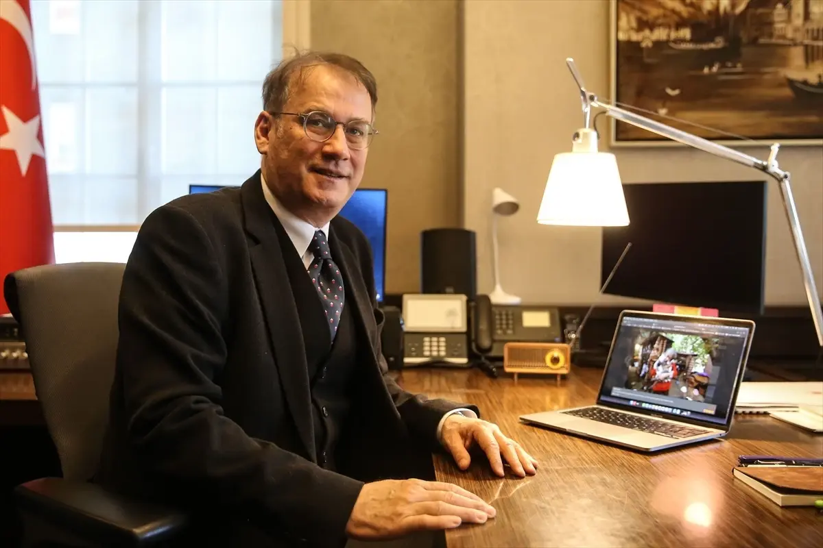 Büyükelçi Saygılı, AA’nın “Yılın Kareleri” Oylamasında Fotoğraf İncelemesi Yaptı