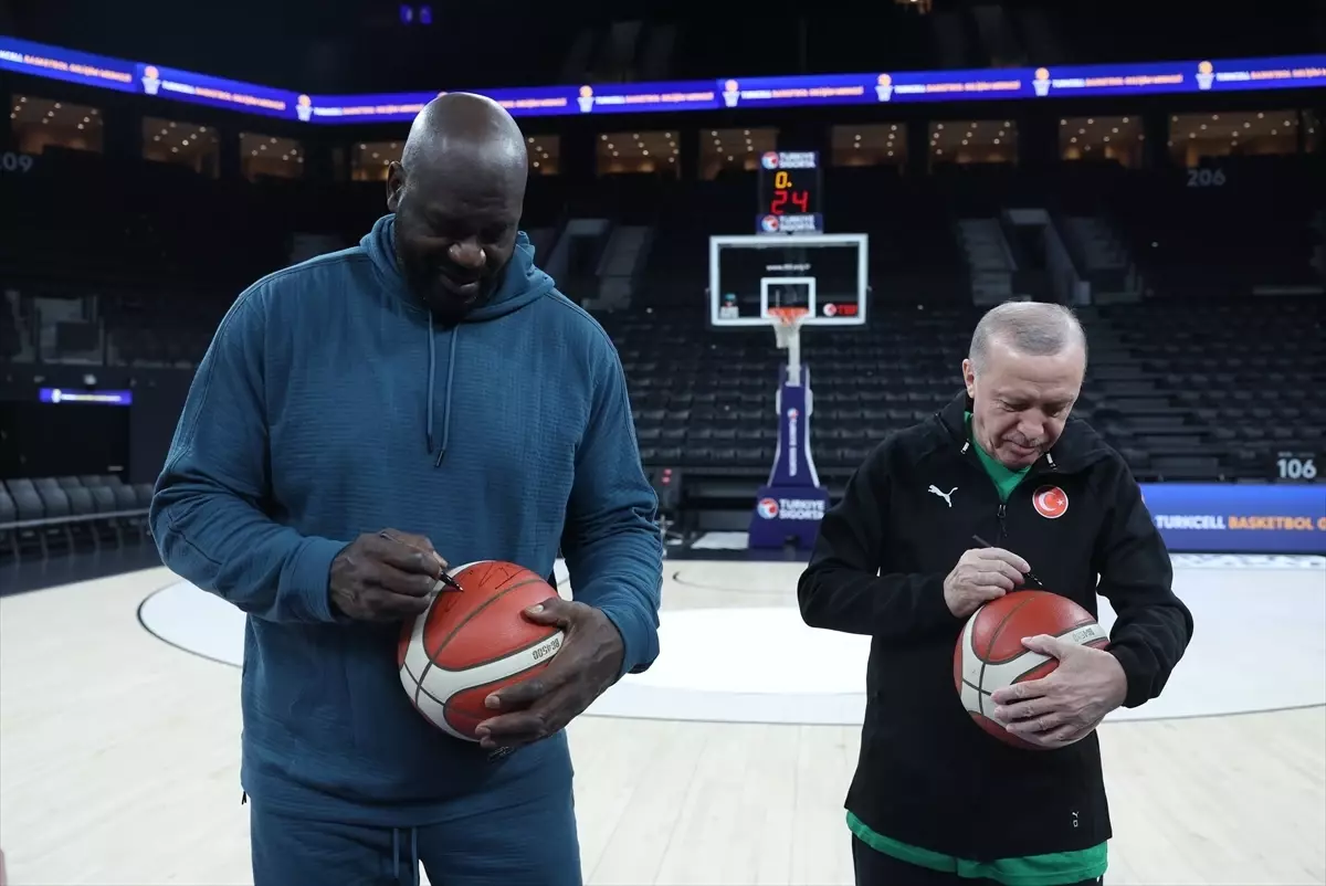 İstanbul'da Başkan Erdoğan ve Shaquille O'Neal Basketbol Sahasında Buluştu