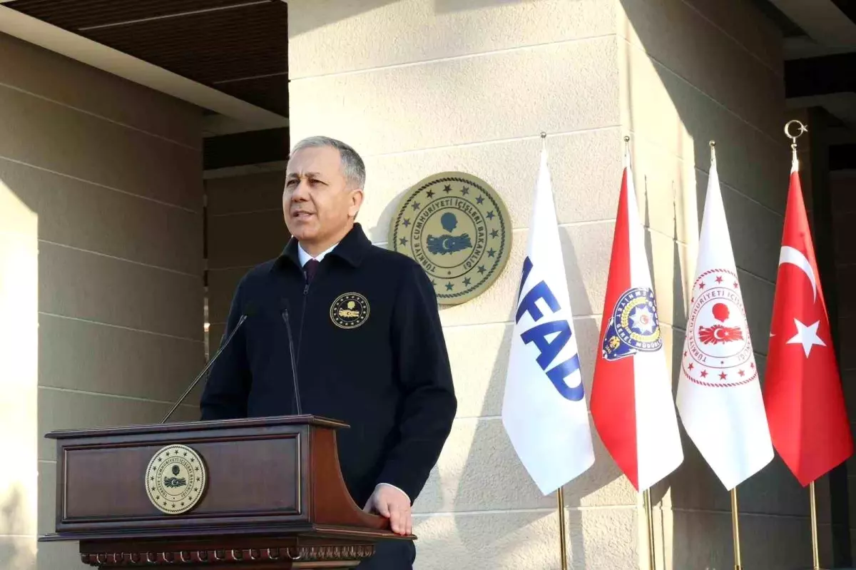 İzmir'de Narkotik Operasyonu: 641 Şüpheli Gözaltında