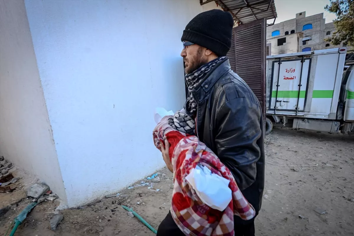 Gazze'de Soğuk Hava Çocuk Ölümlerini Artırdı: 7 Aylık Bebek Hayatını Kaybetti