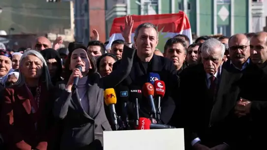 DEM Parti Nusaybin’de Barış Yürüyüşü Düzenledi ve Suriye Çatışmalarını Kınadı