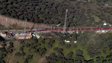 Kazanın ardından hasar görmüş trenler