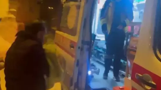 Kar Yağışı Nedeniyle Kapalı Yolda 1 Yaşındaki Bebek Hastaneye Ulaştırıldı