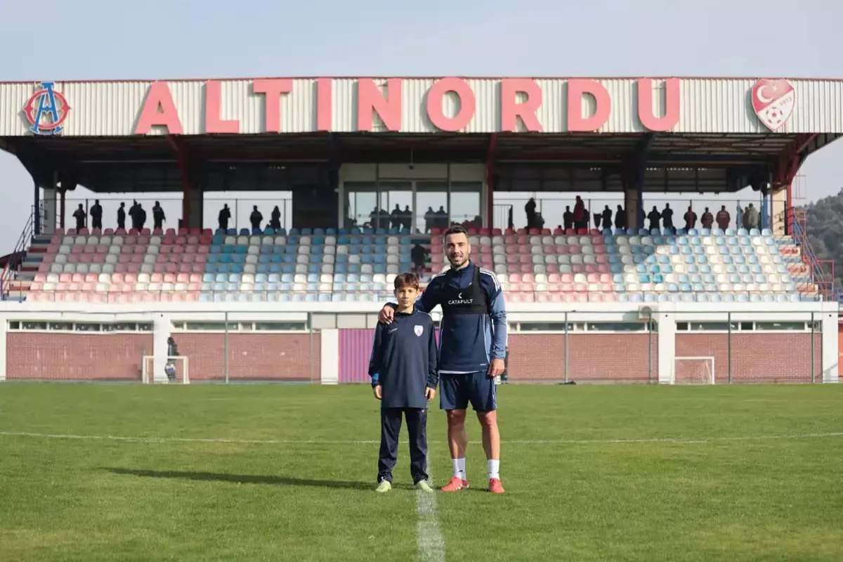 Altınordu’da Baba-Oğulun Futbol Coşkusu: Yılmaz ve Emir Özeren Sahada