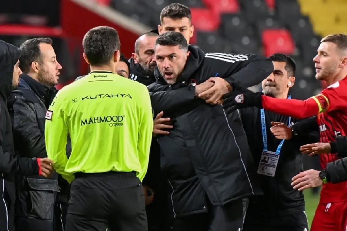 Burak Yılmaz’a 3 Maçlık Men Cezası ve 80 Bin TL Para Cezası Kesildi