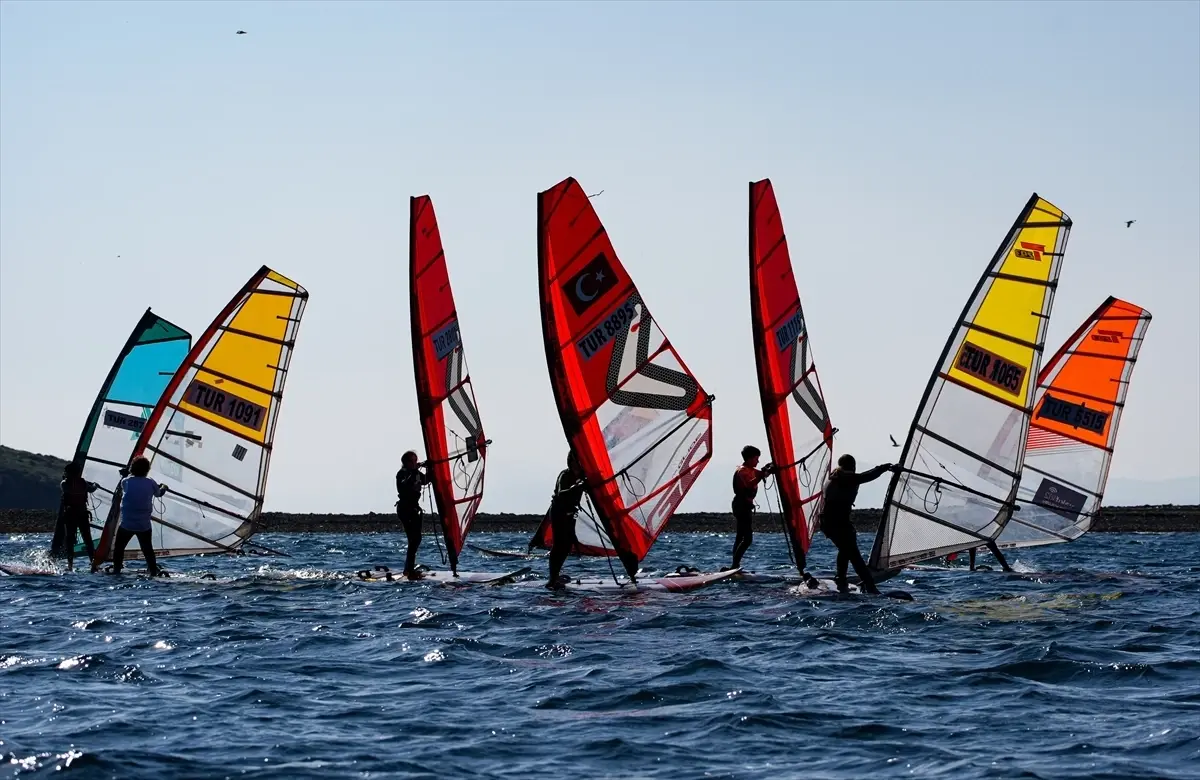 Foça’da Yelken Ligi Türkiye Şampiyonası Heyecanı Başladı