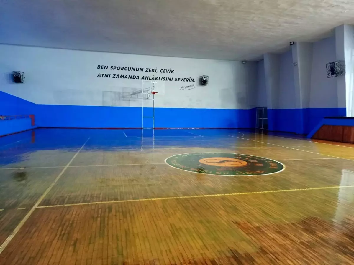 Aydın’da Mimar Sinan Mesleki Lisesi’nin Spor Salonu Modernleşti
