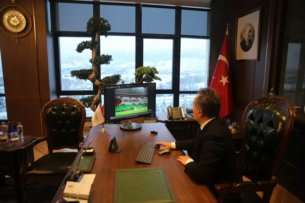 Rektör Yılmaz, 'Yılın Kareleri' Oylamasına Katıldı: Fotoğraflar Değerlendirildi